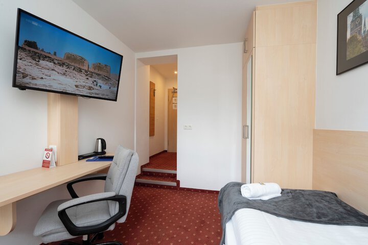 Room 19 of 49