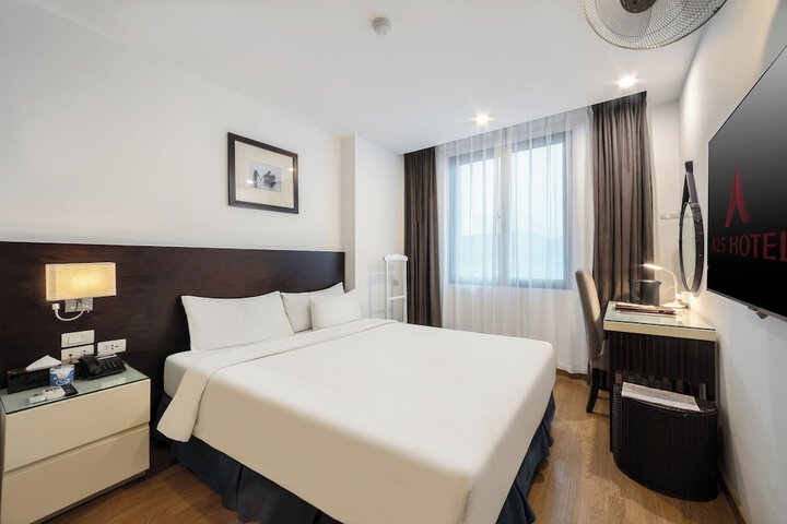 Room 11 of 28