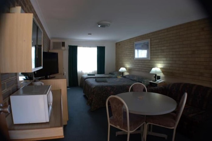 Room 19 of 38