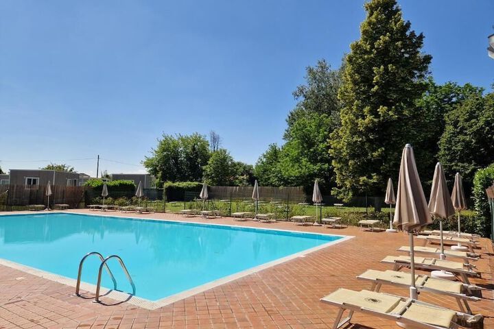 Pool 25 of 42
