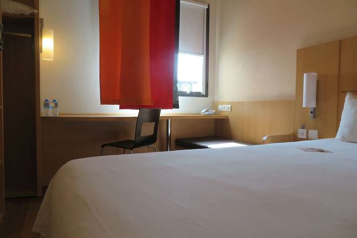 Room 5 of 64