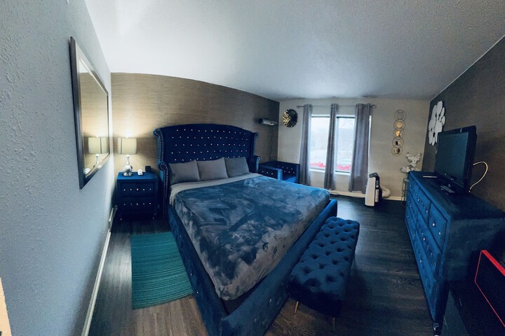 Room 15 of 77