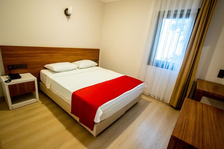 Room 32 of 76