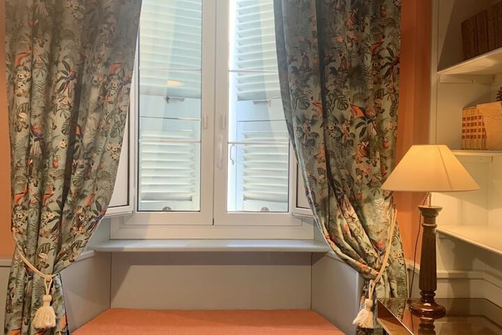 Room 27 of 107