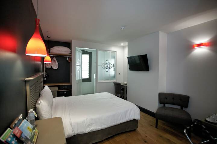 Room 30 of 90