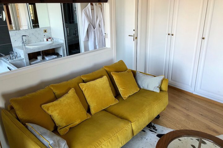 Room 21 of 49