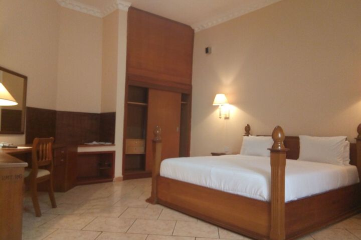 Room 21 of 35