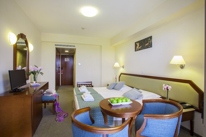 Room 8 of 55