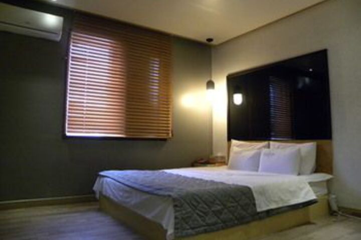 Room 30 of 53