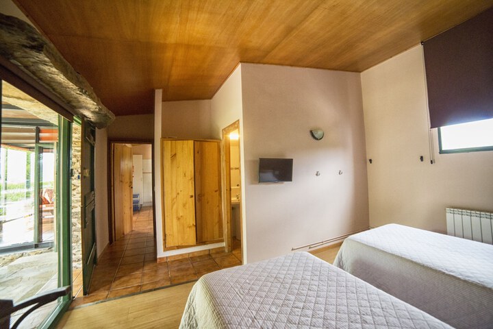 Room 6 of 74