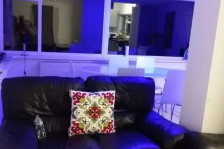 Room 5 of 17