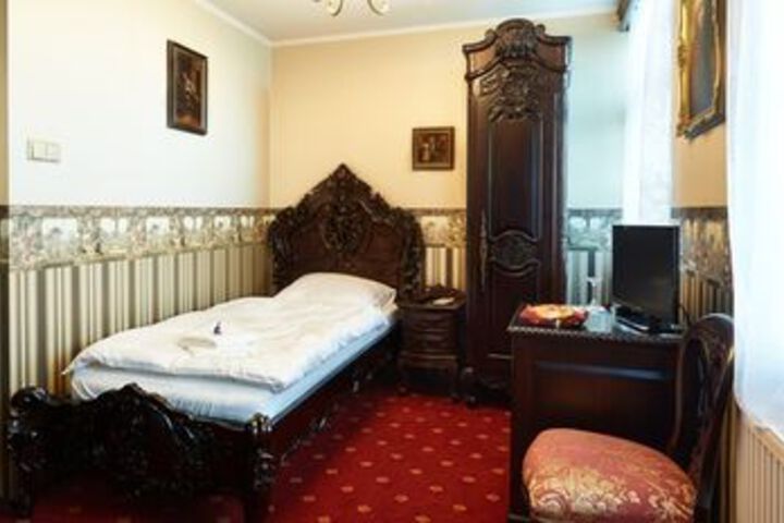 Room 10 of 34