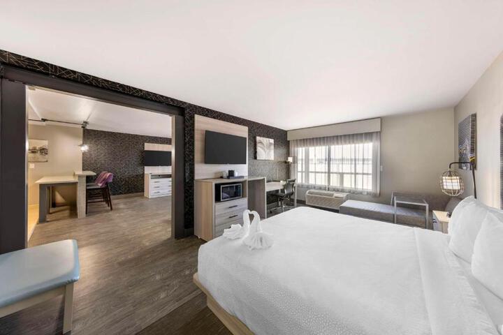 1 King Bed Microwave and Refrigerator WiFi Shower Only (6 of 9)