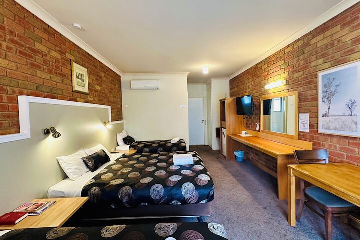 Room 10 of 21