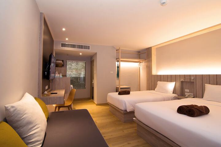 Room 14 of 76