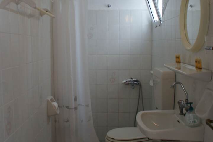Room 33 of 57