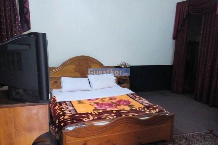 Room 5 of 8