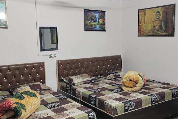 Room 9 of 19