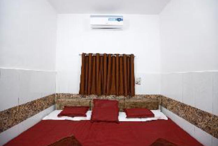 Room 27 of 38