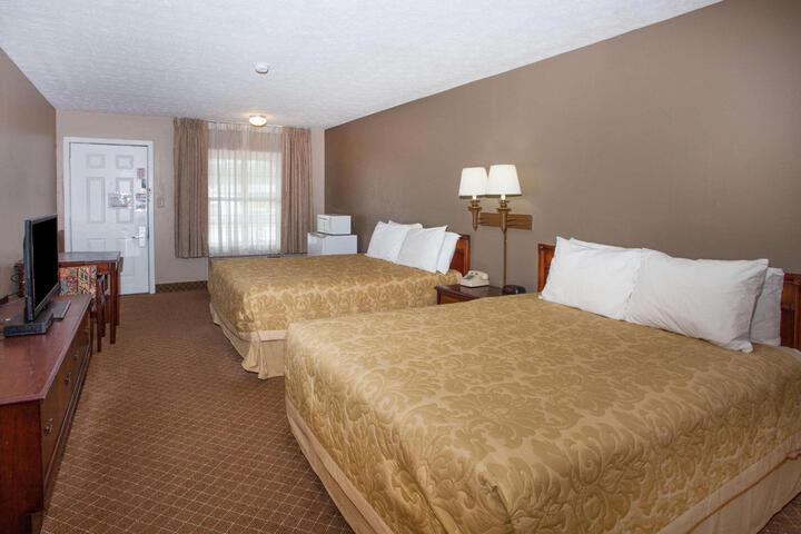 1 King Bed (3 of 8)