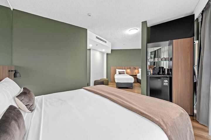 Room 2 of 34