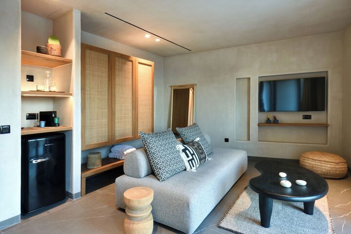 Room 6 of 38