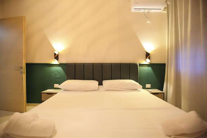 Room 16 of 95