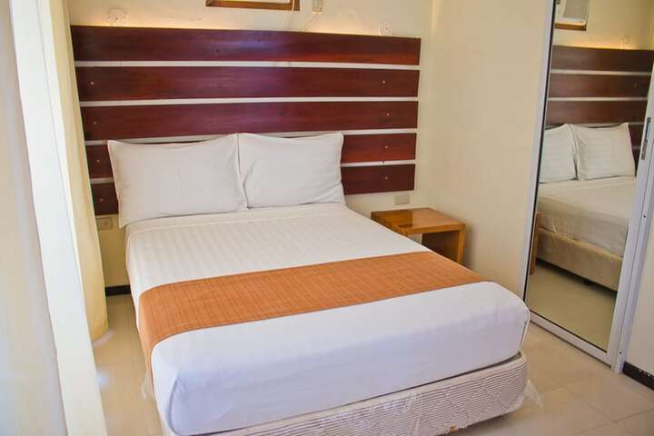 Room 3 of 80