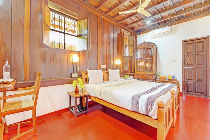 Room 4 of 25
