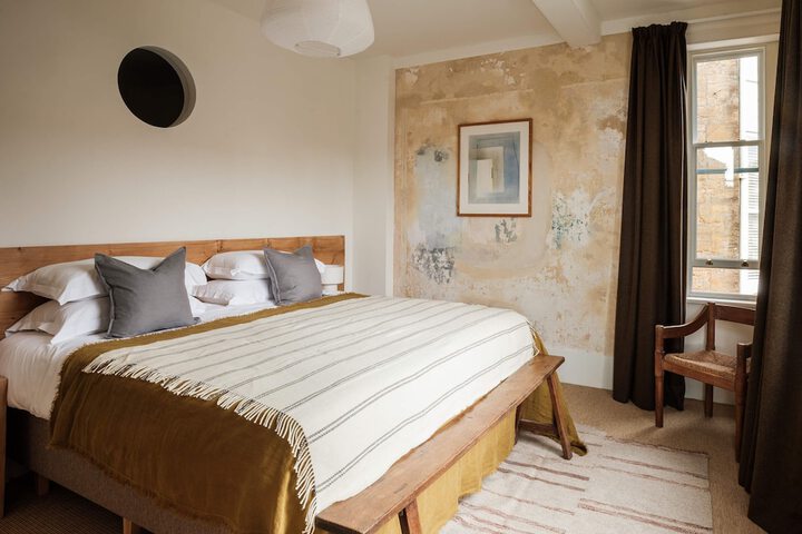 Room 5 of 33