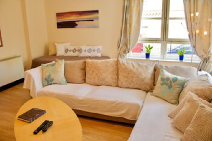 Room 8 of 18