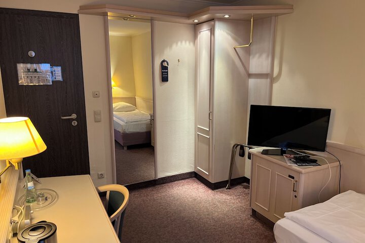 Room 14 of 51