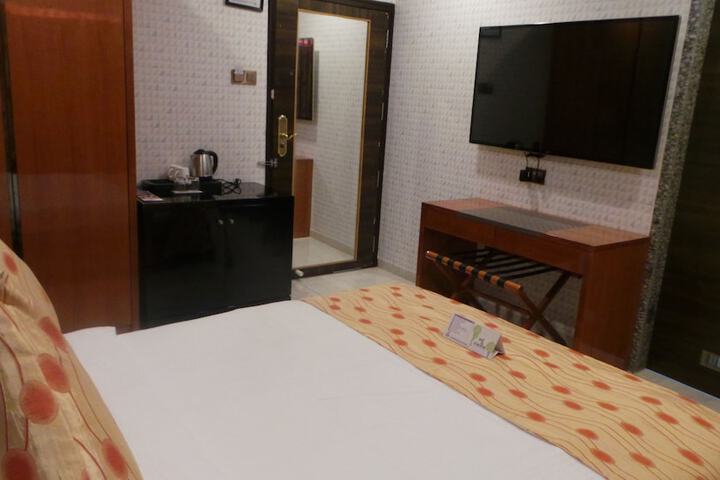 Room 28 of 71