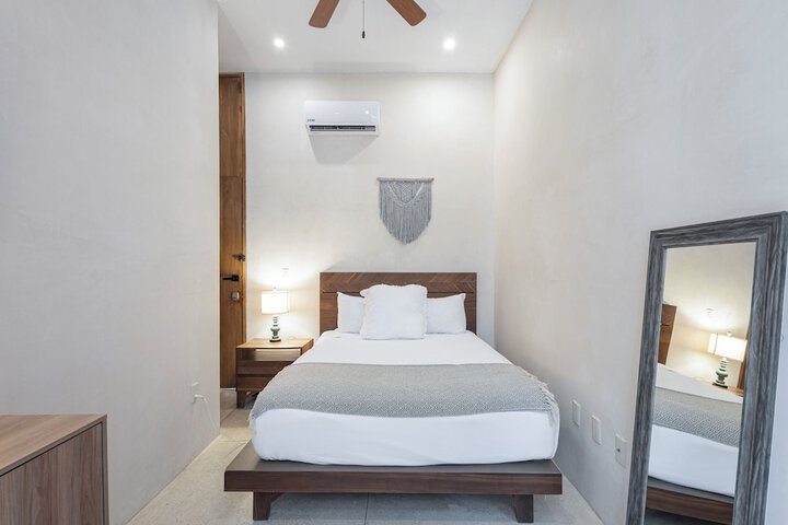 Room 6 of 37