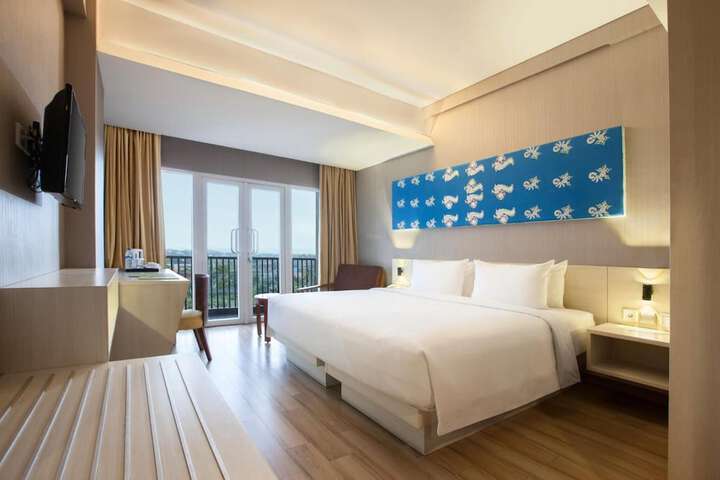 Room 5 of 33