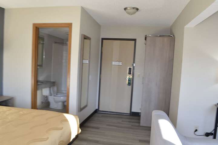 1 King Bed (2 of 12)