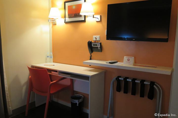 Room 33 of 50
