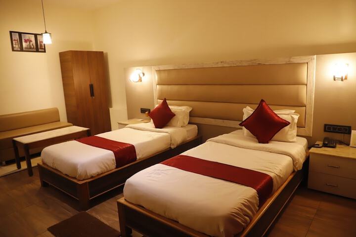 Room 6 of 16