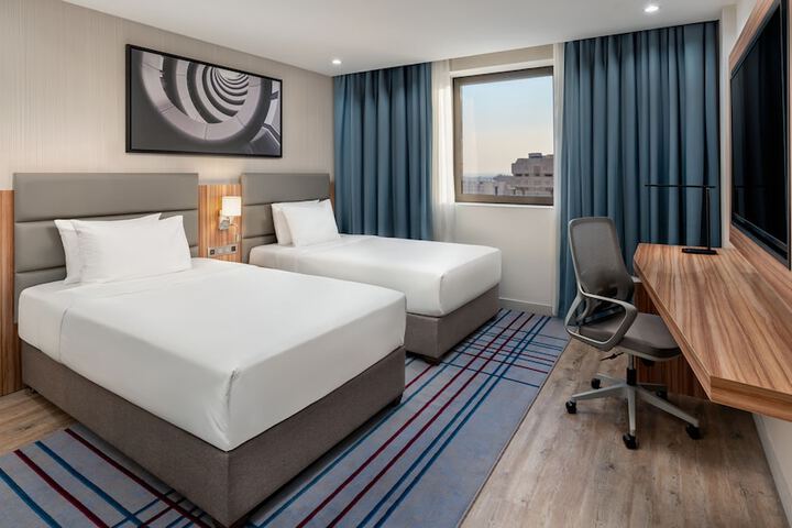 Room 53 of 119