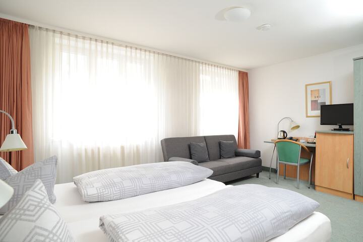 Room 10 of 37