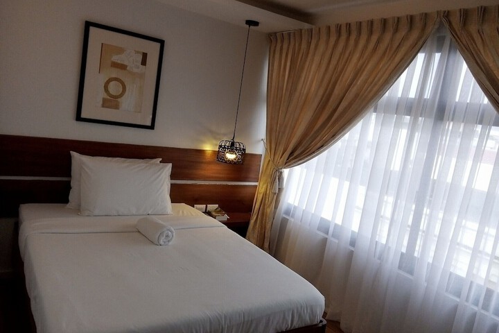 Room 10 of 18
