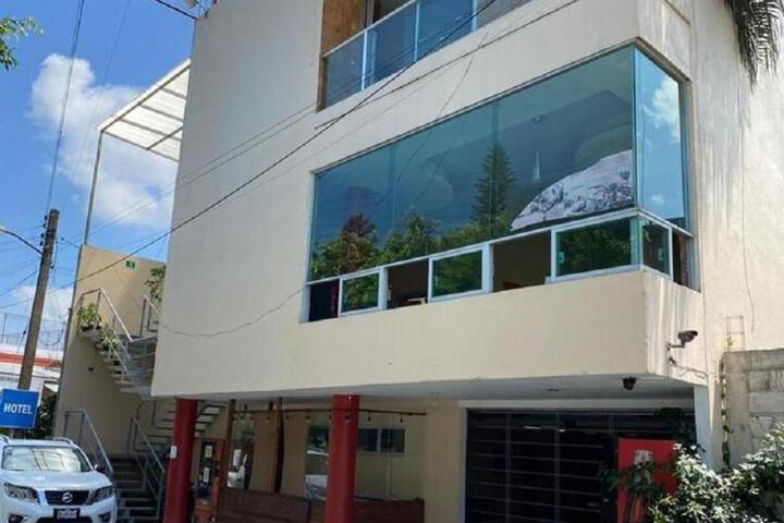 Hotel Sierra Inn