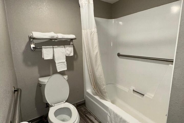2 Double Beds Accessible (6 of 33)