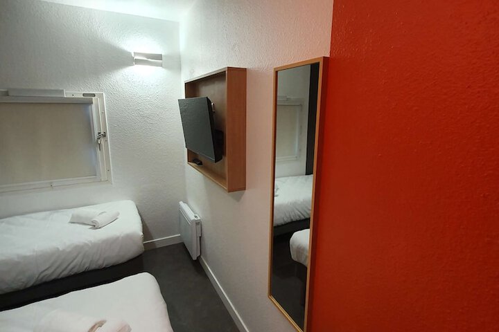Room 23 of 63