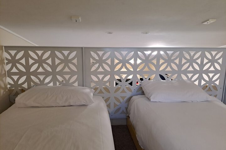 Room 13 of 76