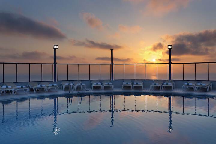 Pool 32 of 41