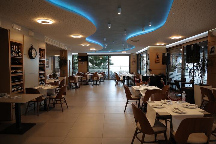 Dining 66 of 84