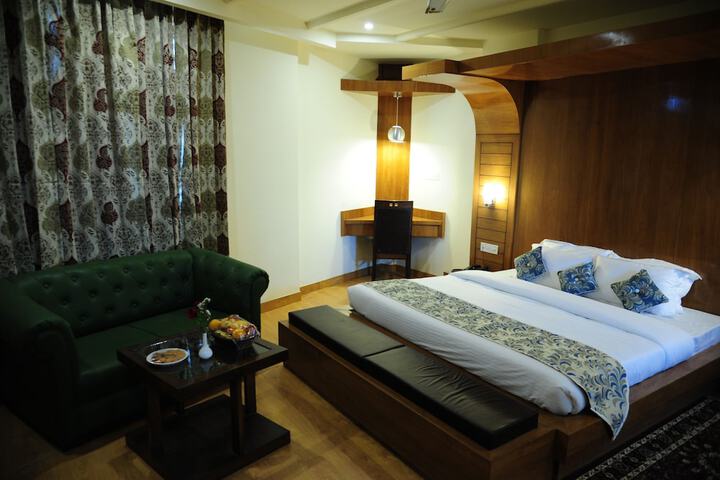 Room 29 of 76