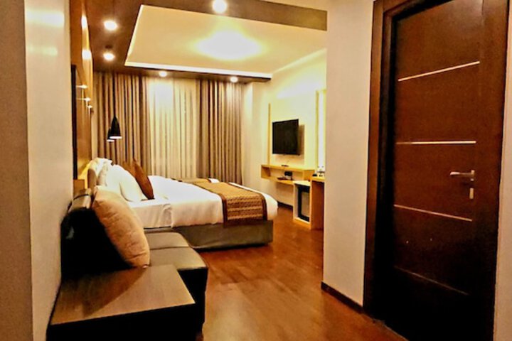 Room 8 of 25