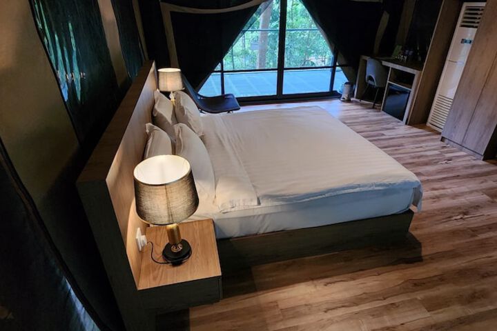 Room 12 of 36